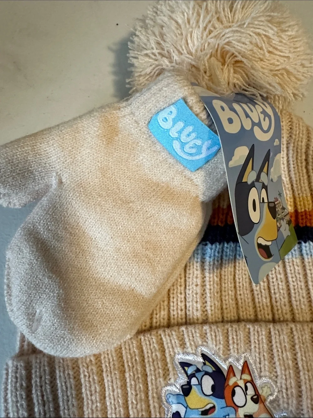 Bluey bundle 7/8 slippers, hat & mittens